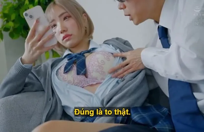 Cô nữ sinh băng giá ấy chỉ đòi tiền, anh muốn hành hạ em ra sao cũng được.