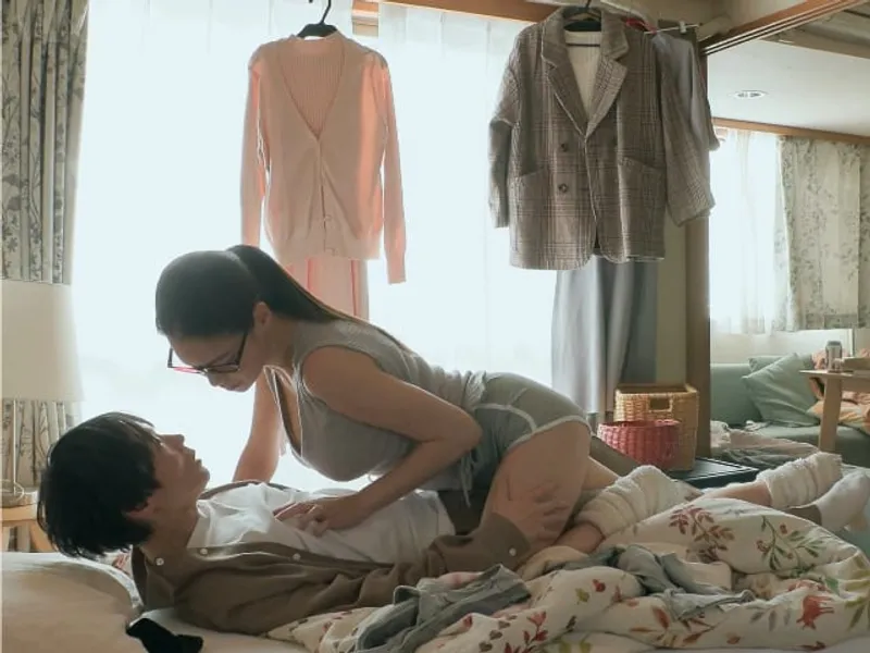 được chị cạnh bên nhà "an ủi" khi bồ đi ngoại tình